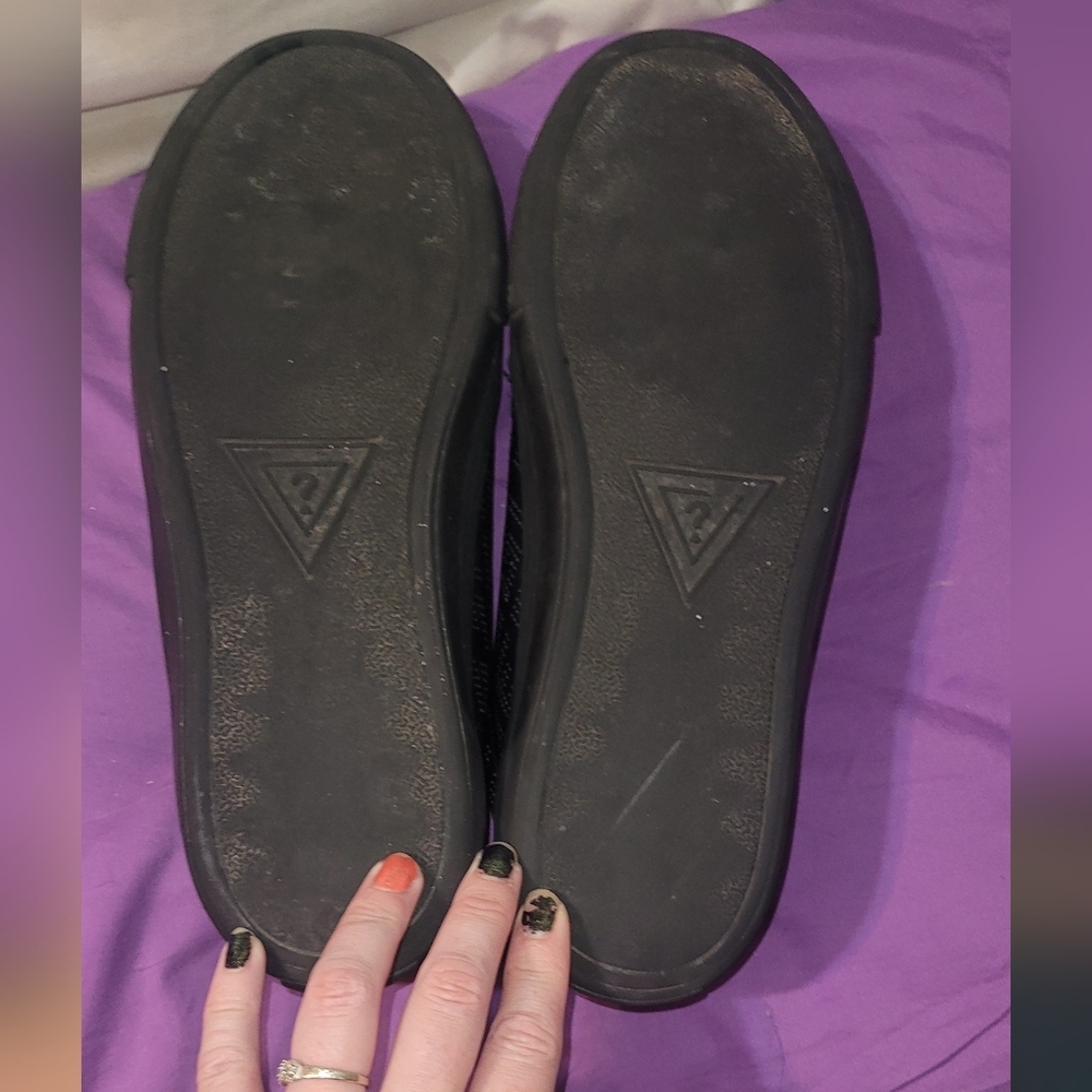 Guess Men's Black "Mumbai" Sneakers Size 10. Gently Used. In Excellent Condition - Picture 8 of 10